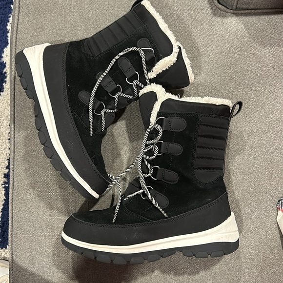 Snow Boots - Picture 3 of 8